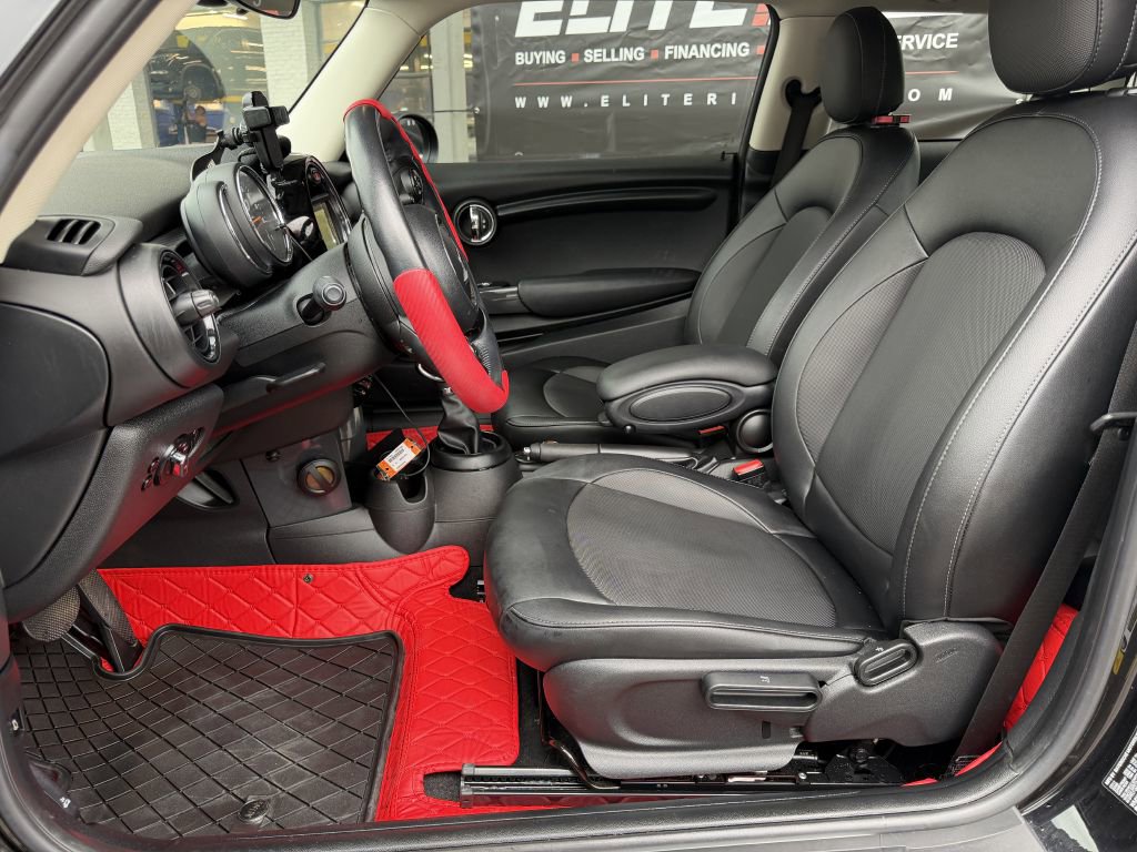 Used 2018 MINI Cooper 2-Door Hardtop w/ Signature Line Package FWD image 8