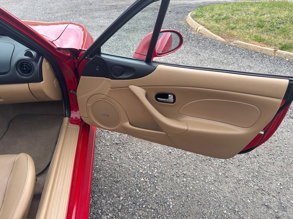 Used 2001 MAZDA MX-5 Miata RWD image 32