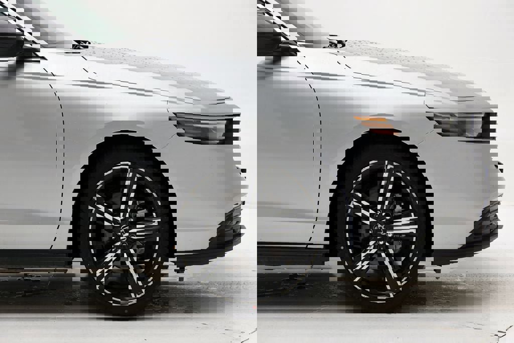 Used 2024 Honda Accord Sport image 4