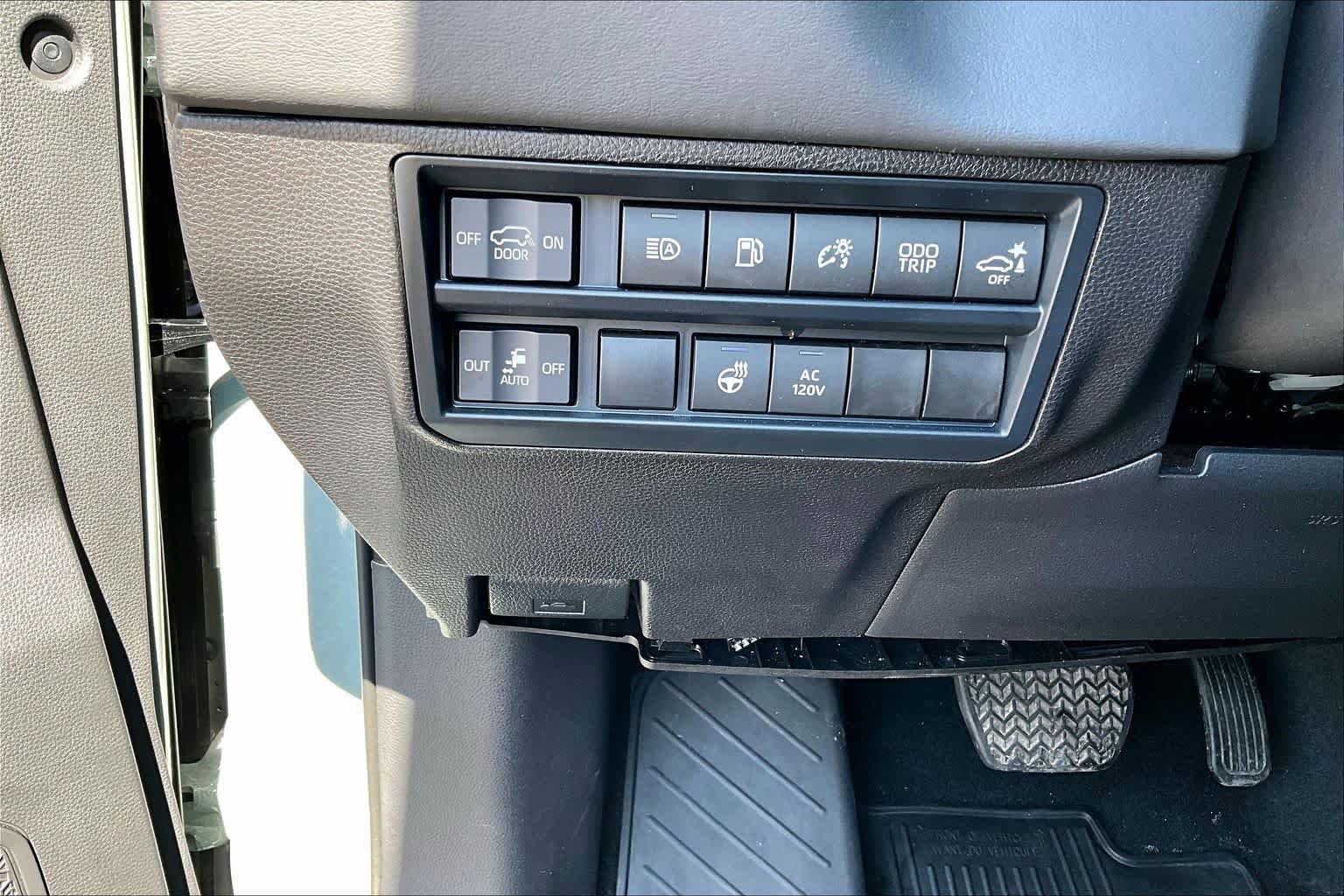 Used 2025 Toyota Sequoia Platinum w/ Tow Technology Package AWD/4WD image 32