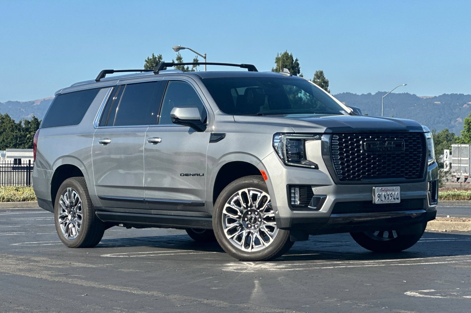 Used 2024 GMC Yukon XL Denali Ultimate AWD/4WD image 2