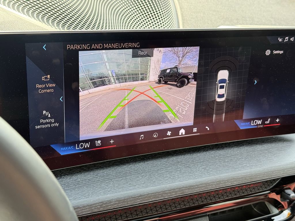 Used 2025 BMW 330i xDrive Sedan w/ M Sport Package image 24