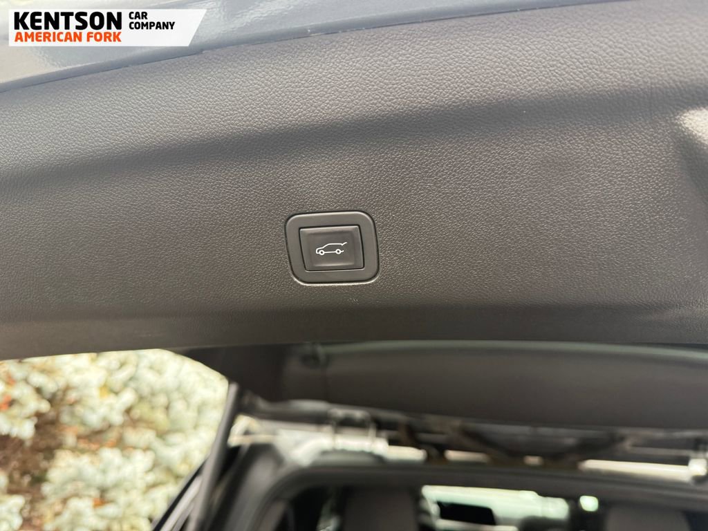 Used 2025 Chevrolet Suburban High Country image 41