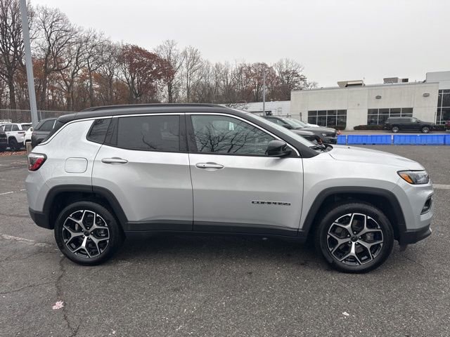 Certified 2025 Jeep Compass Limited w/ Sun & Sound Group image 15