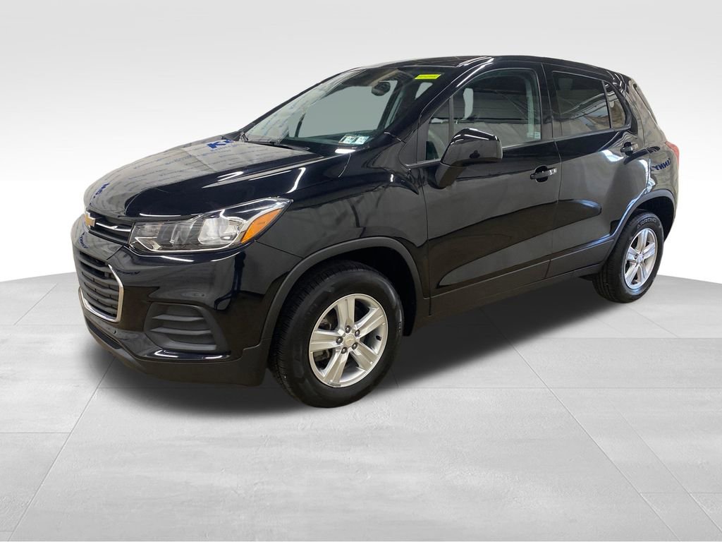 Used 2022 Chevrolet Trax LS w/ Tint and Cruise Package AWD/4WD image 3