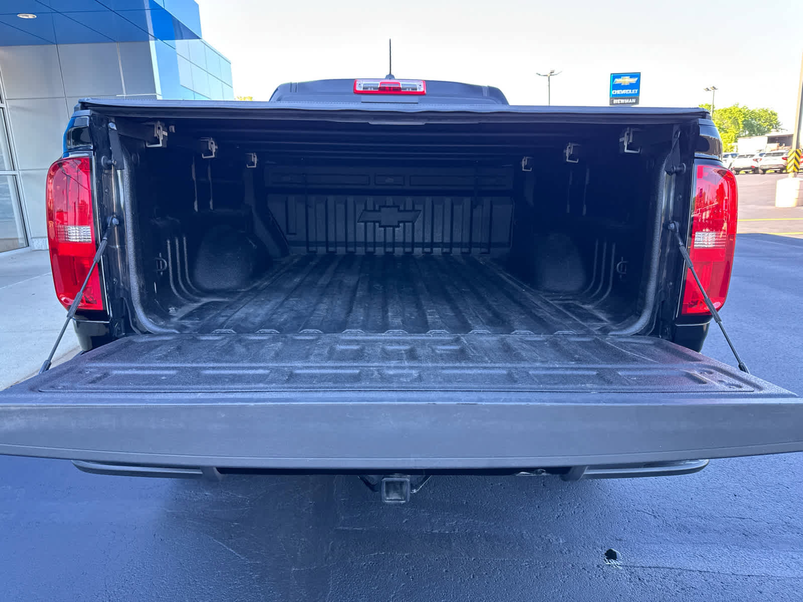 Used 2022 Chevrolet Colorado Z71 w/ Z71 Midnight Edition AWD/4WD image 9