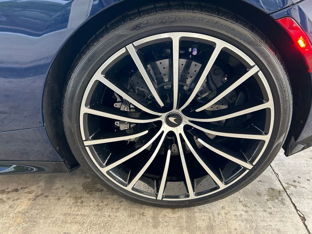 Used 2020 McLaren GT image 23
