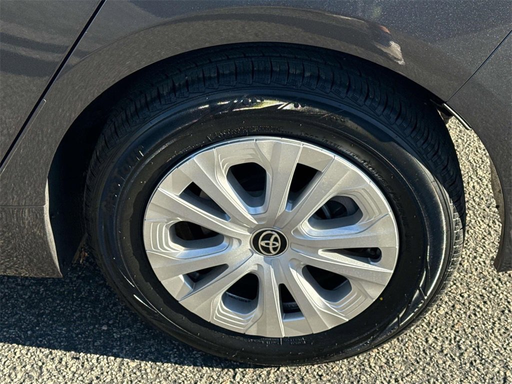 Certified 2020 Toyota Prius L Eco image 30