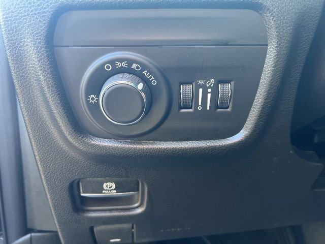 Used 2025 Jeep Grand Cherokee Altitude image 8