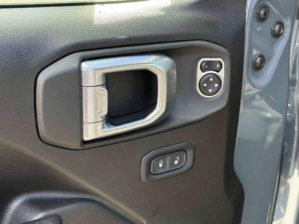 Used 2024 Jeep Wrangler Unlimited AWD/4WD image 29