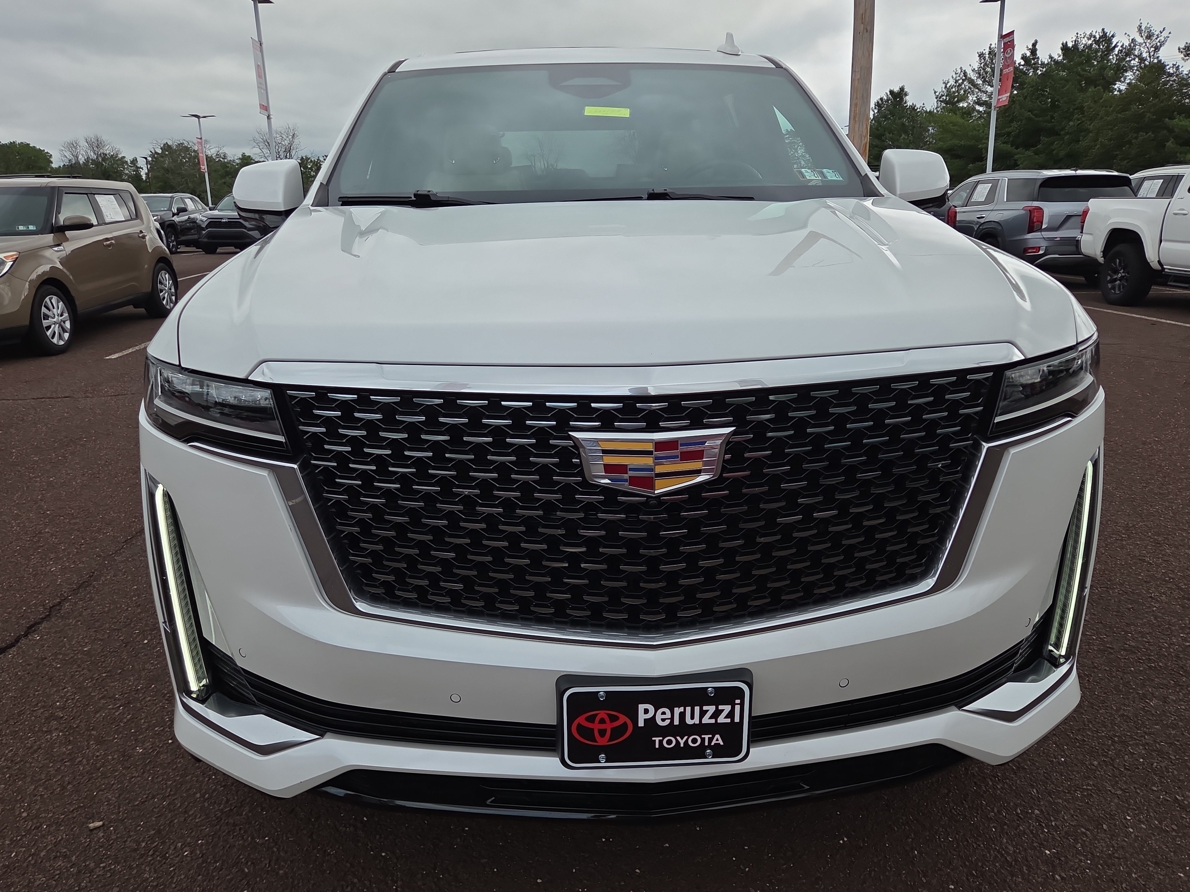 Used 2024 Cadillac Escalade Premium Luxury w/ Performance Package AWD/4WD image 8