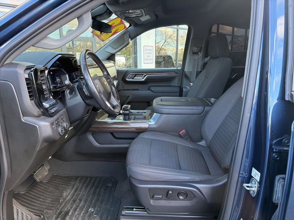 Used 2022 Chevrolet Silverado 1500 LT w/ Z71 Off-Road Package image 18