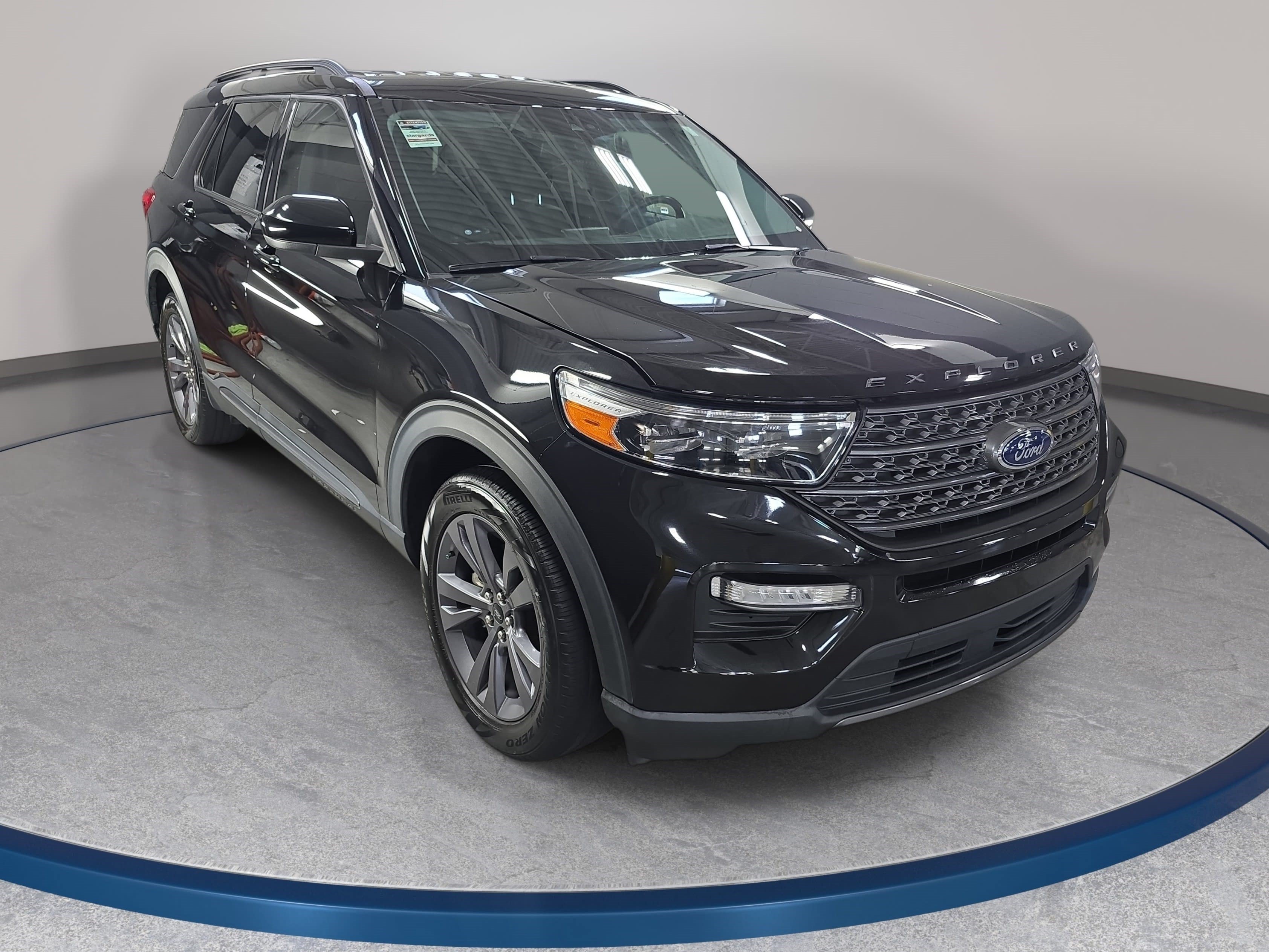 Used 2023 Ford Explorer XLT w/ Equipment Group 202A RWD image 3
