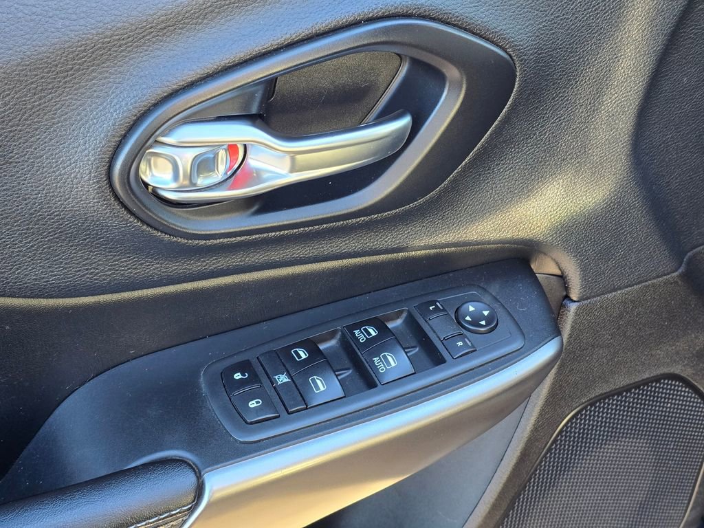 Used 2019 Jeep Cherokee Latitude Plus image 22