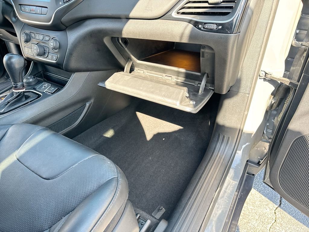 Used 2023 Jeep Cherokee Altitude Lux image 36