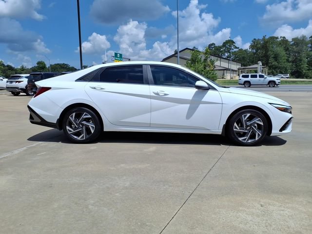 Certified 2025 Hyundai Elantra SEL FWD image 2