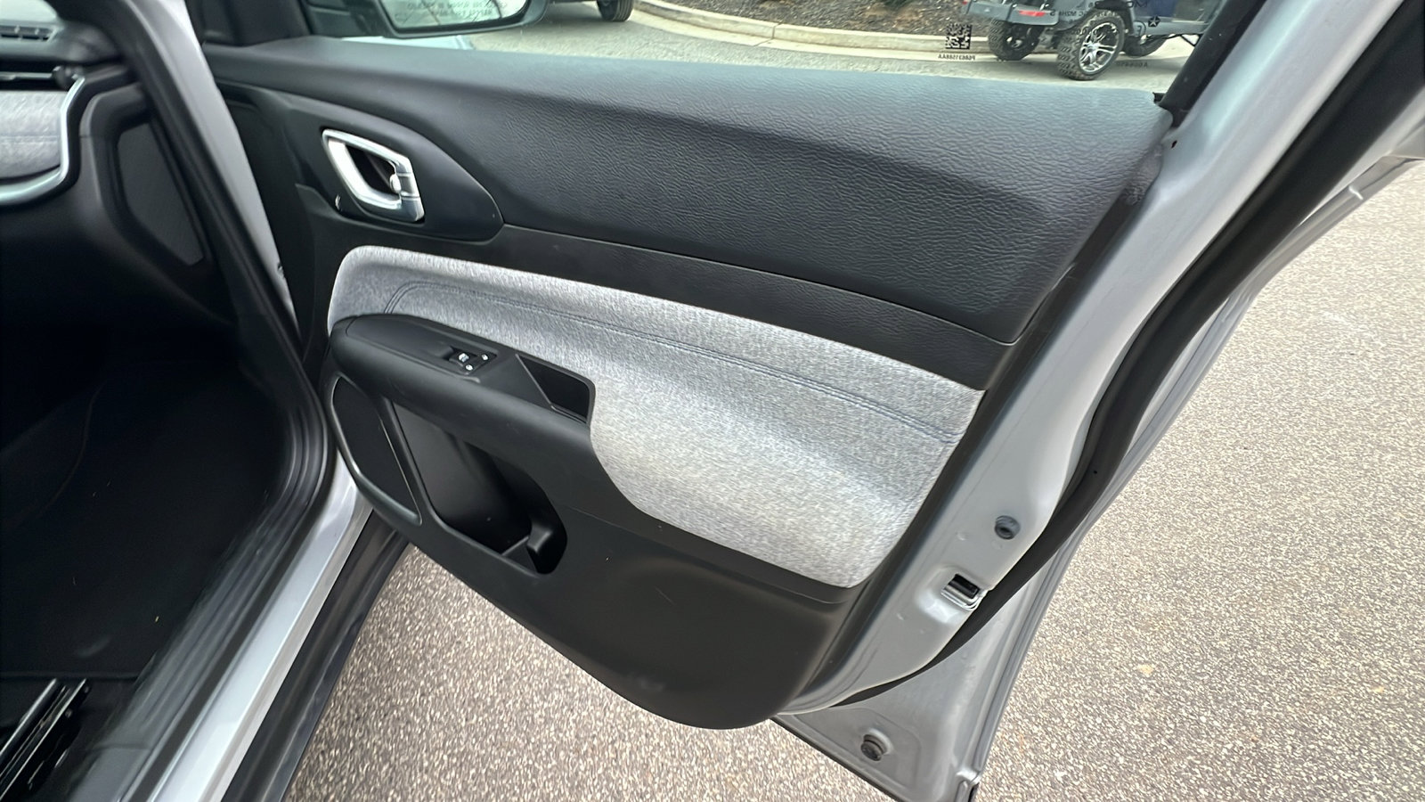 Used 2024 Jeep Compass Latitude image 18