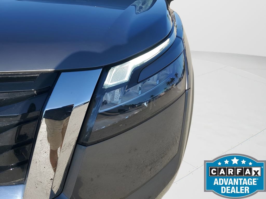 Used 2025 Nissan Pathfinder SV image 18