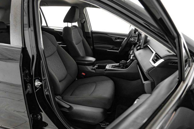 Used 2022 Toyota RAV4 XLE AWD/4WD image 29