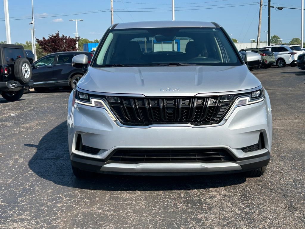 Used 2023 Kia Carnival LX FWD image 2