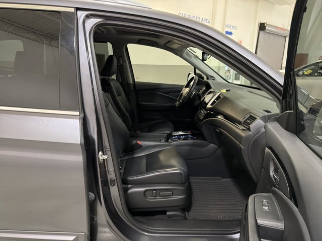 Used 2017 Honda Pilot Touring image 36