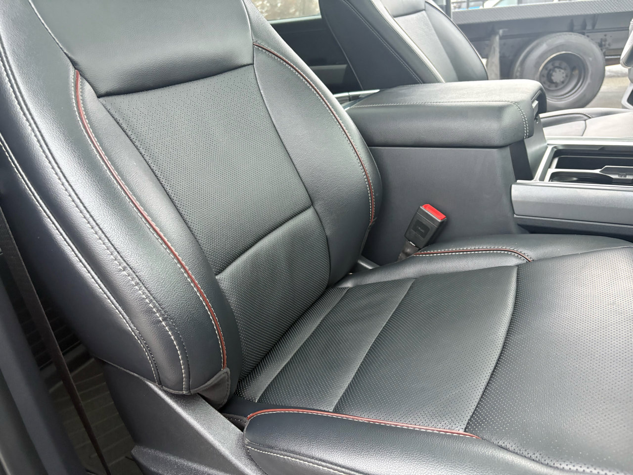 Used 2024 Ford F350 Lariat w/ Lariat Ultimate Package image 50