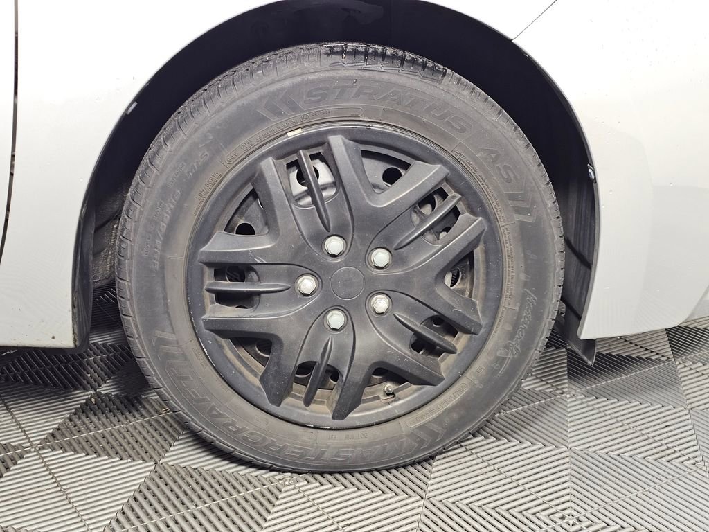 Used 2016 Toyota Corolla LE image 9