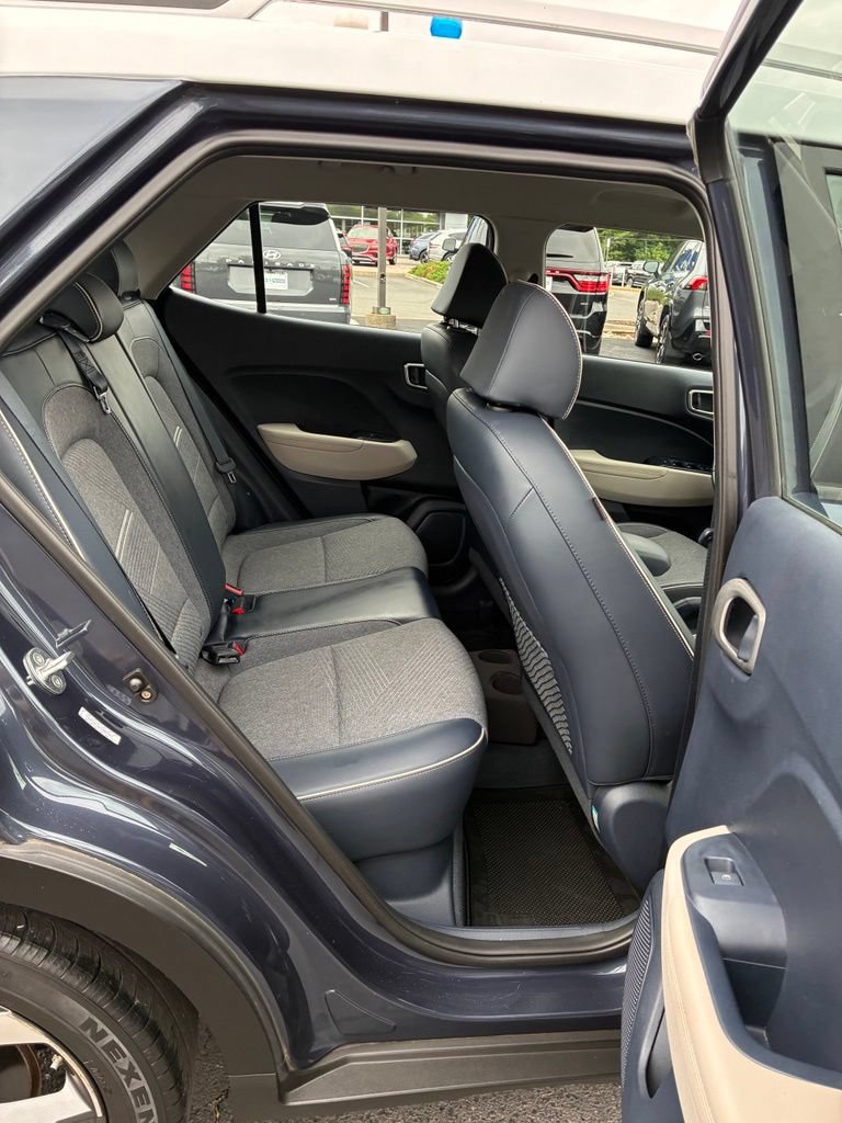 Used 2021 Hyundai Venue FWD image 21