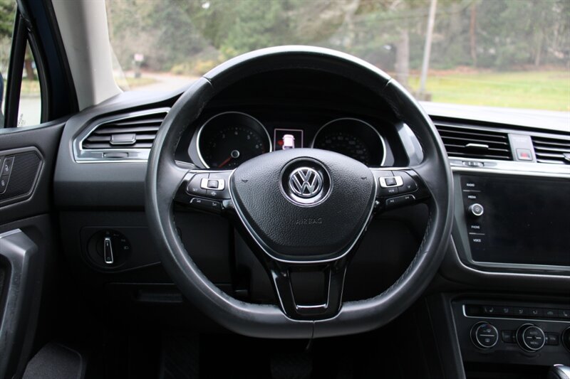Used 2020 Volkswagen Tiguan SE w/ Panoramic Sunroof Package image 20