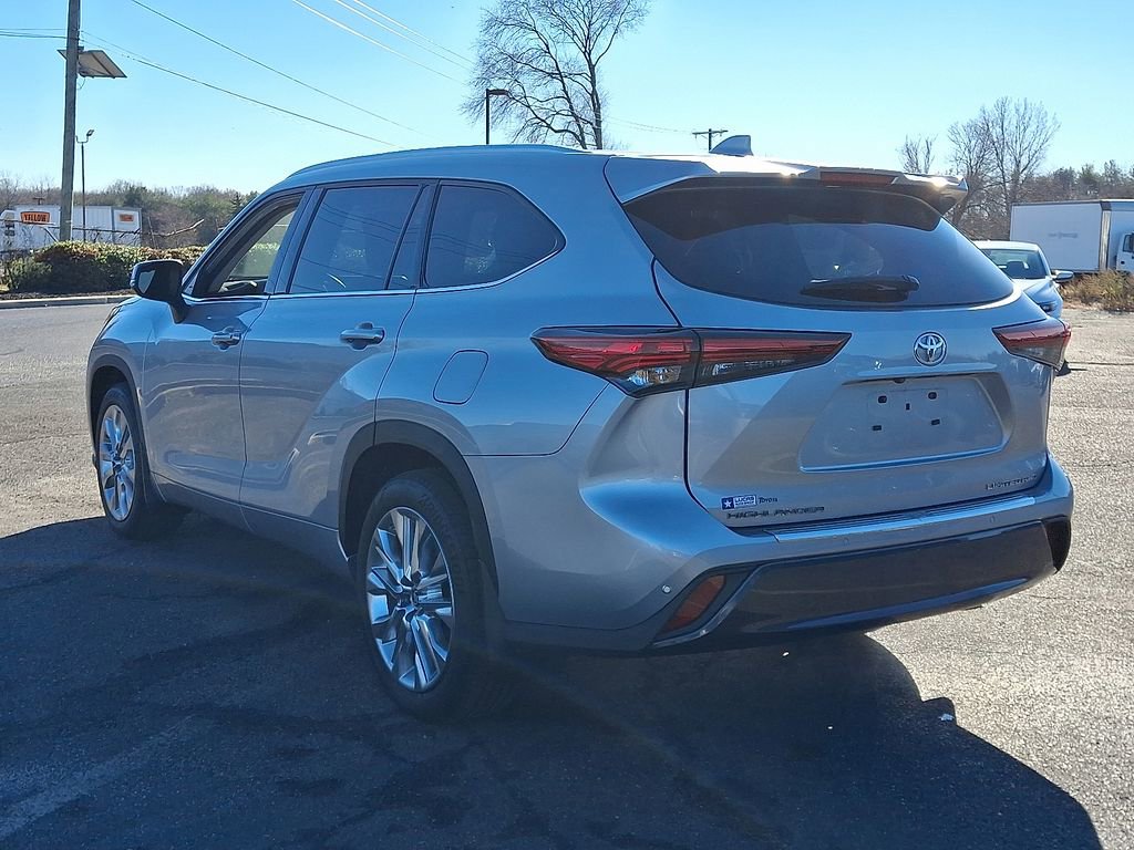 Used 2023 Toyota Highlander Limited image 8