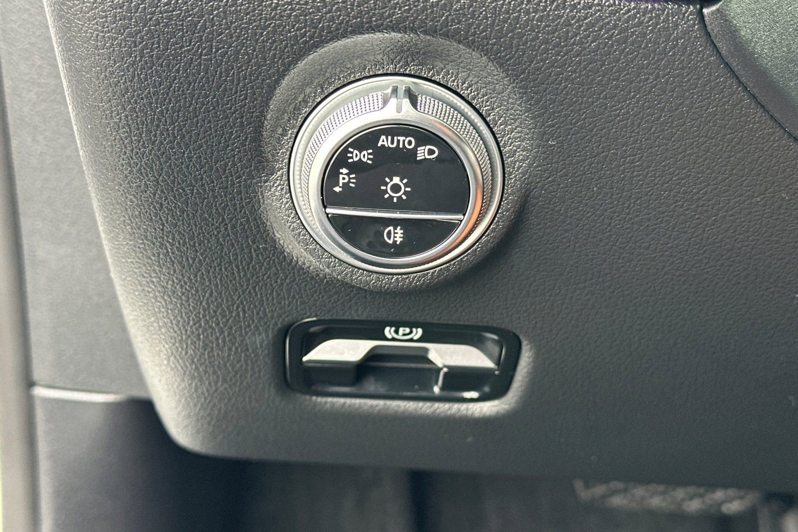 Used 2023 Mercedes-Benz C 300 Sedan image 32