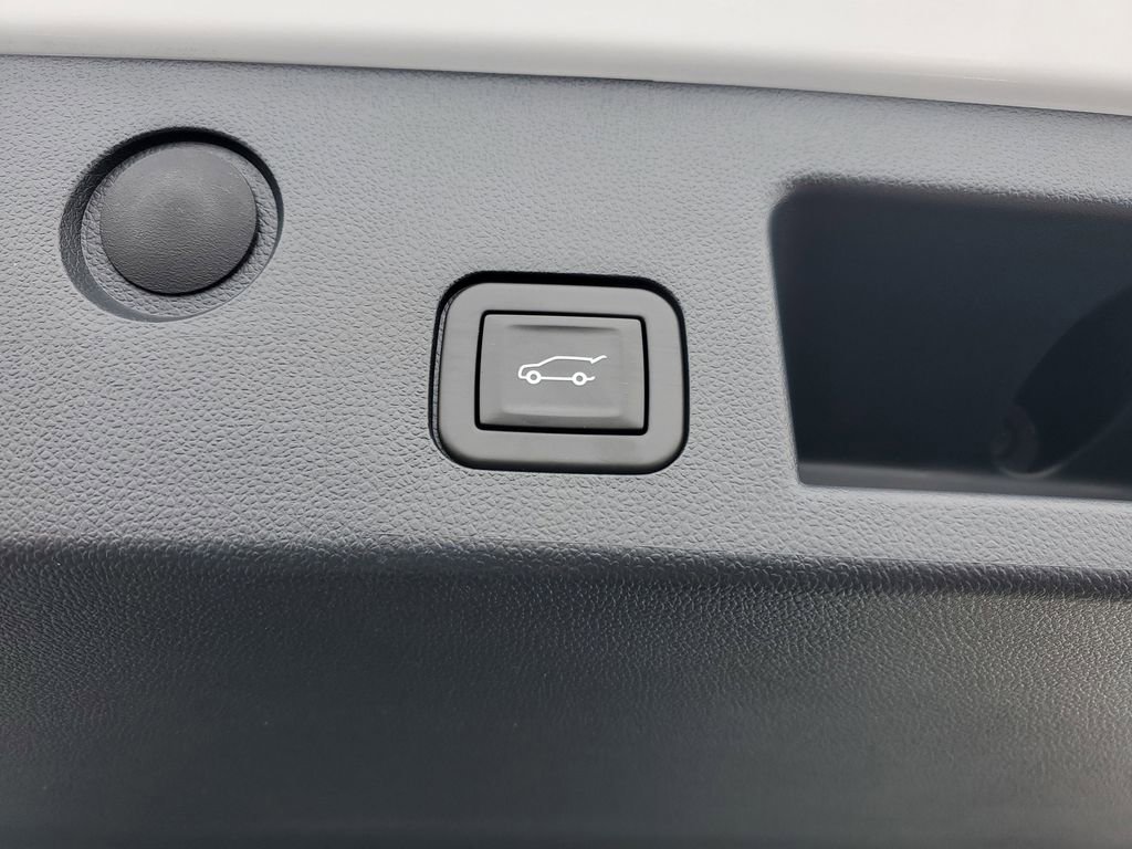 Certified 2025 Chevrolet Equinox LT w/ Convenience Package II image 32