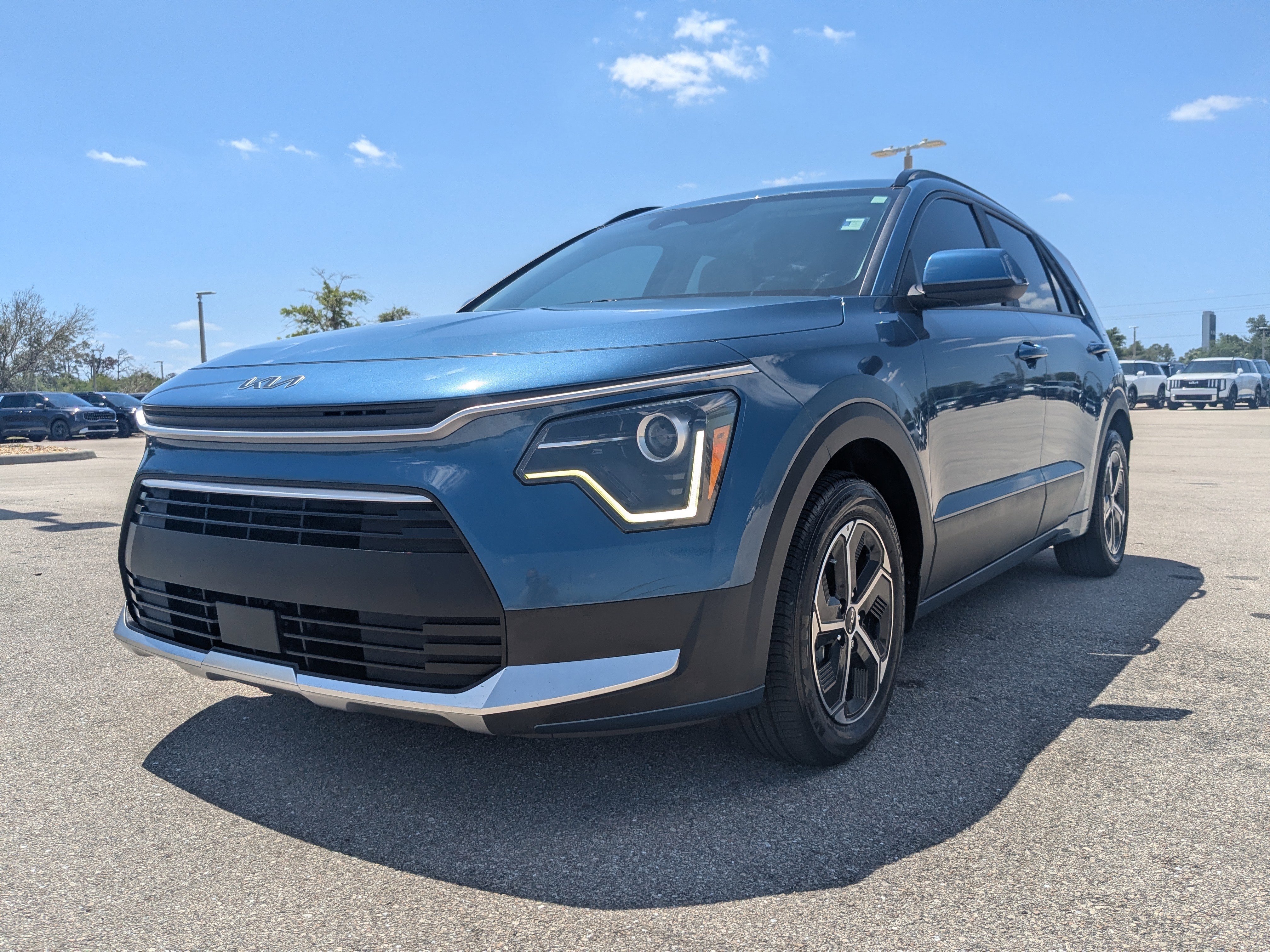 Certified 2024 Kia Niro EX FWD image 9