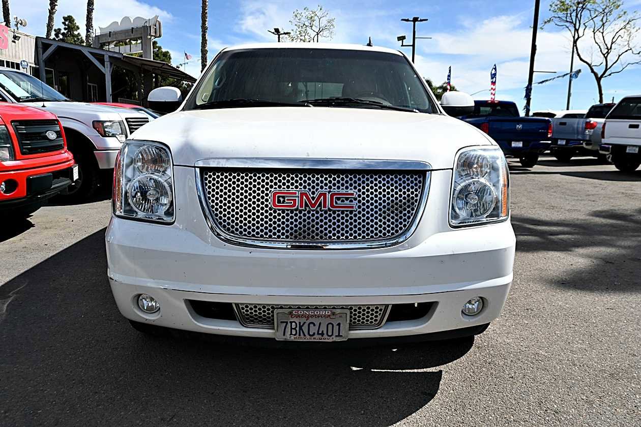 Used 2013 GMC Yukon Denali AWD/4WD image 2