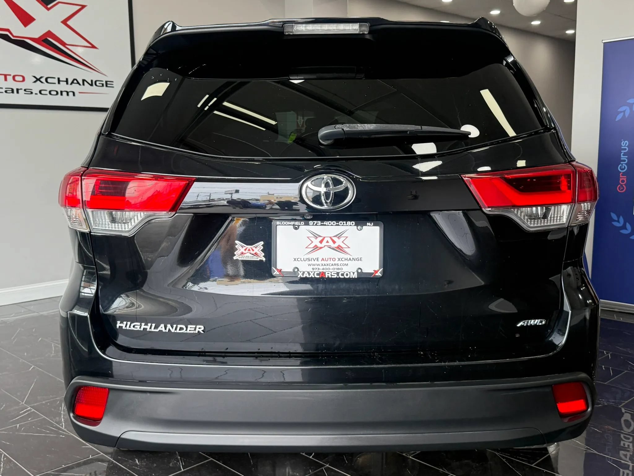 Used 2019 Toyota Highlander LE AWD/4WD image 5