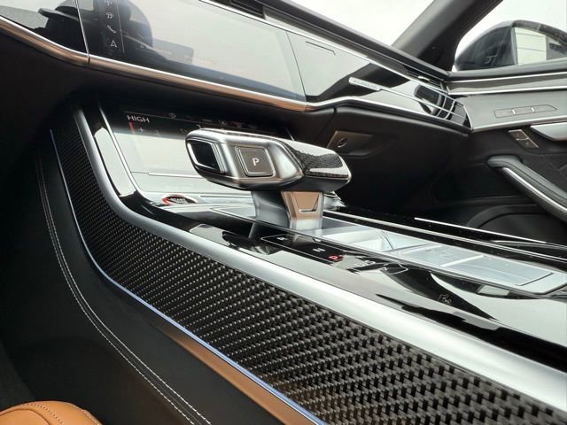 Used 2025 Audi S8 image 23