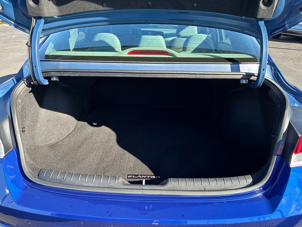 Used 2023 Hyundai Elantra SEL image 12