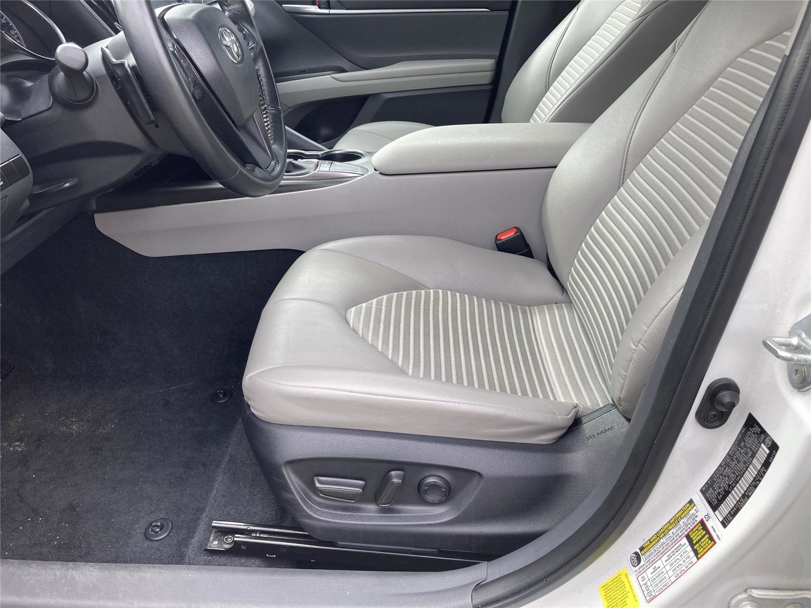 Used 2024 Toyota Camry SE image 25