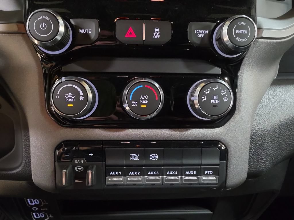 New 2026 RAM 5500 Tradesman w/ Chrome Appearance Group AWD/4WD image 32