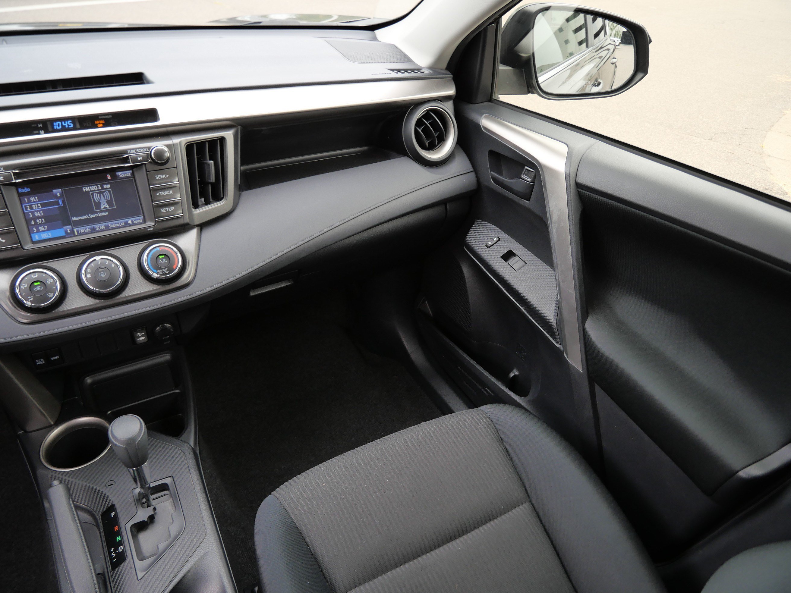 Used 2015 Toyota RAV4 LE AWD/4WD image 11