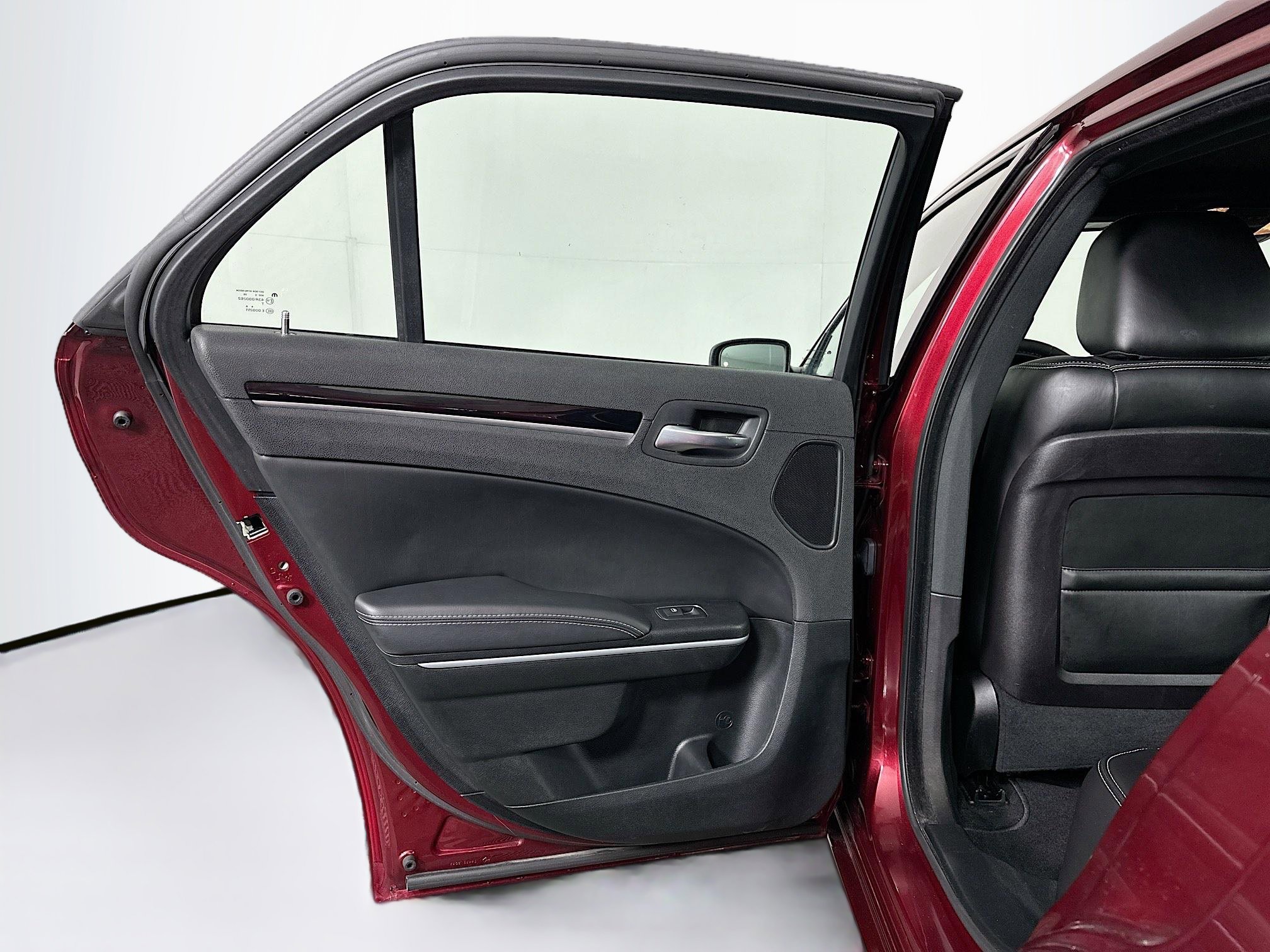 Used 2023 Chrysler 300 S image 27