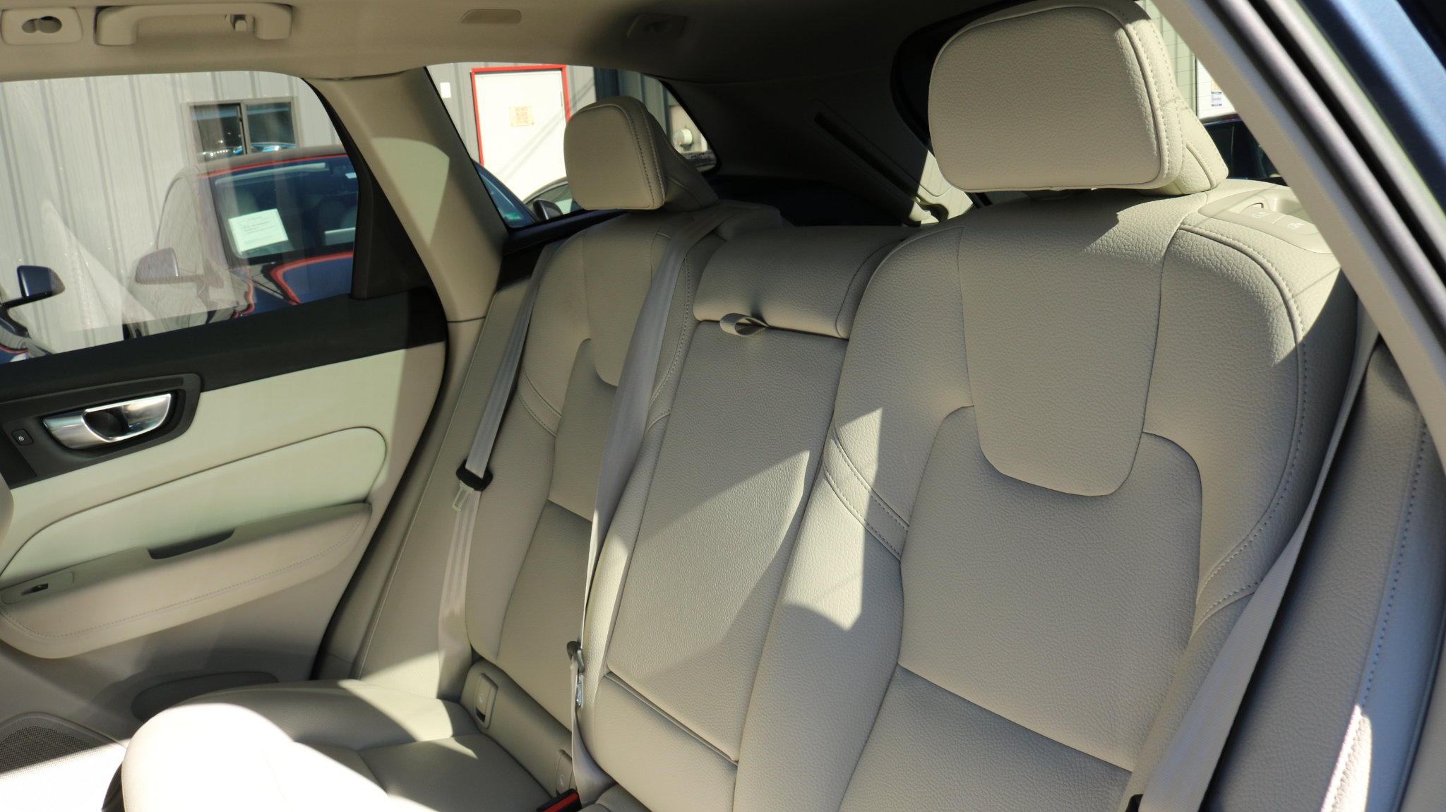 Used 2023 Volvo XC60 B5 Core w/ Protection Package Premier image 18