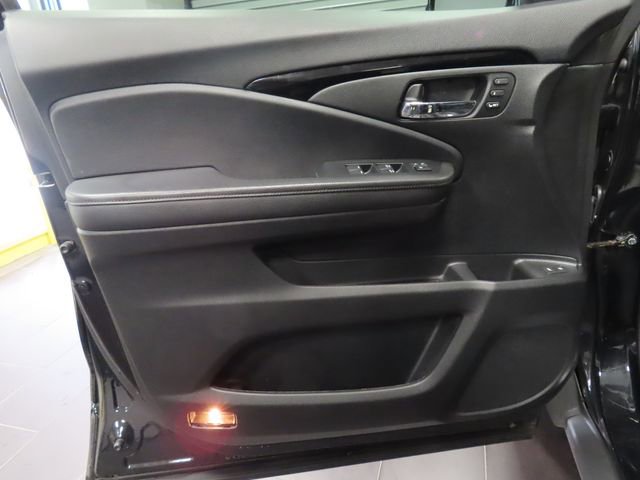 Used 2021 Honda Pilot Touring image 10