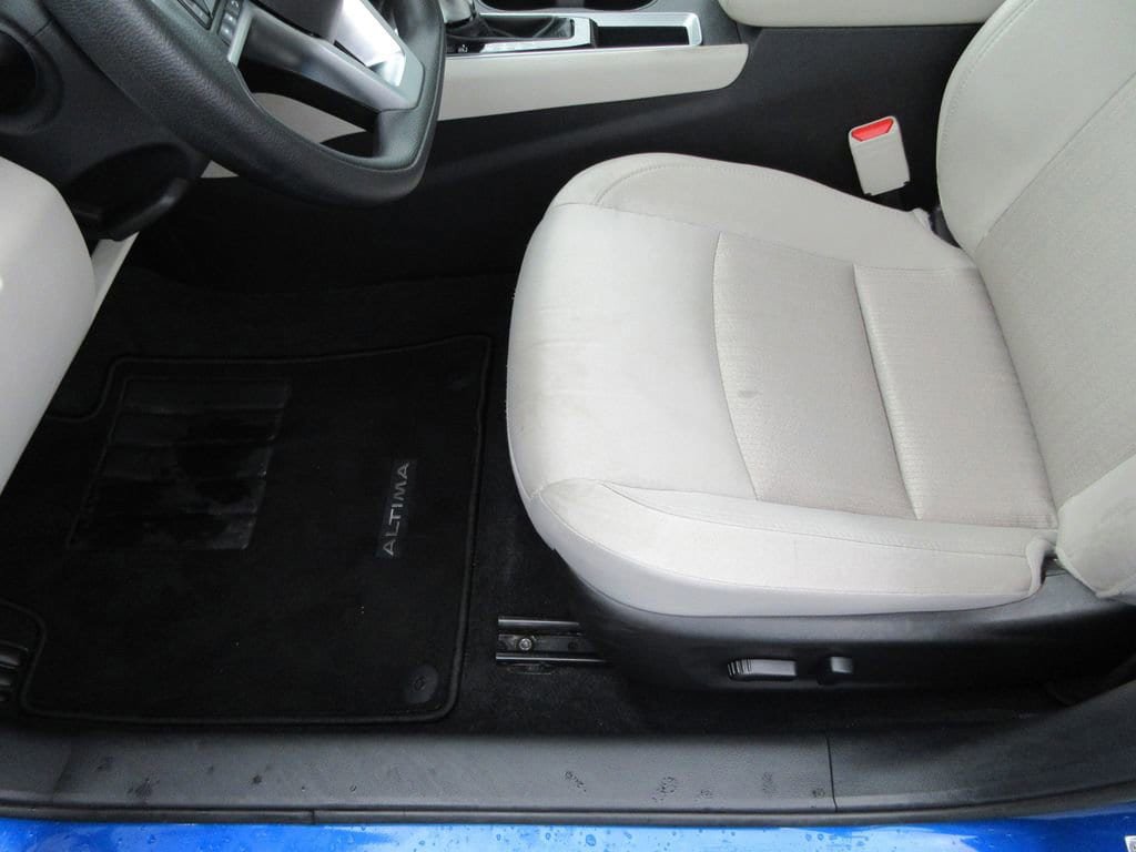 Used 2025 Nissan Altima 2.5 SV image 19
