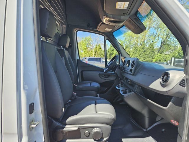 Used 2024 Mercedes-Benz Sprinter 2500 image 12
