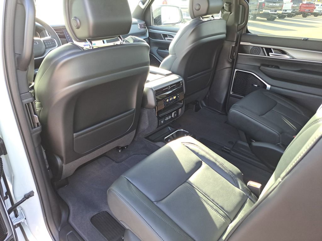 New 2026 Jeep Grand Wagoneer Limited image 17