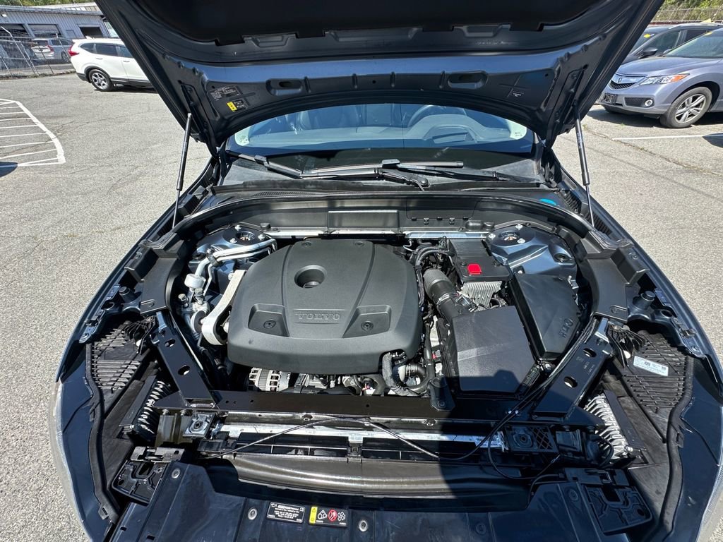 Used 2021 Volvo XC60 T5 Momentum image 30