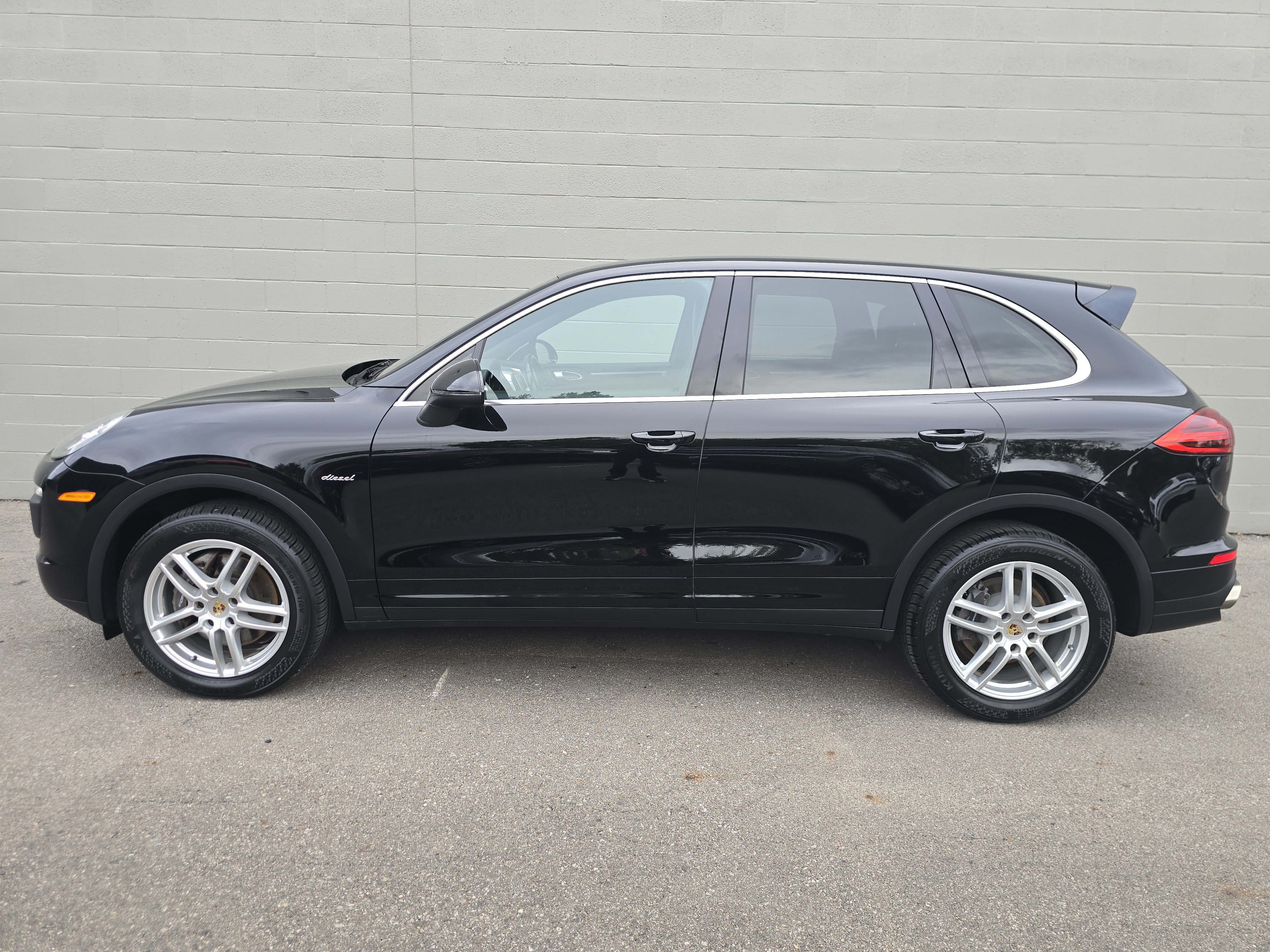 Used 2016 Porsche Cayenne Diesel AWD/4WD image 2
