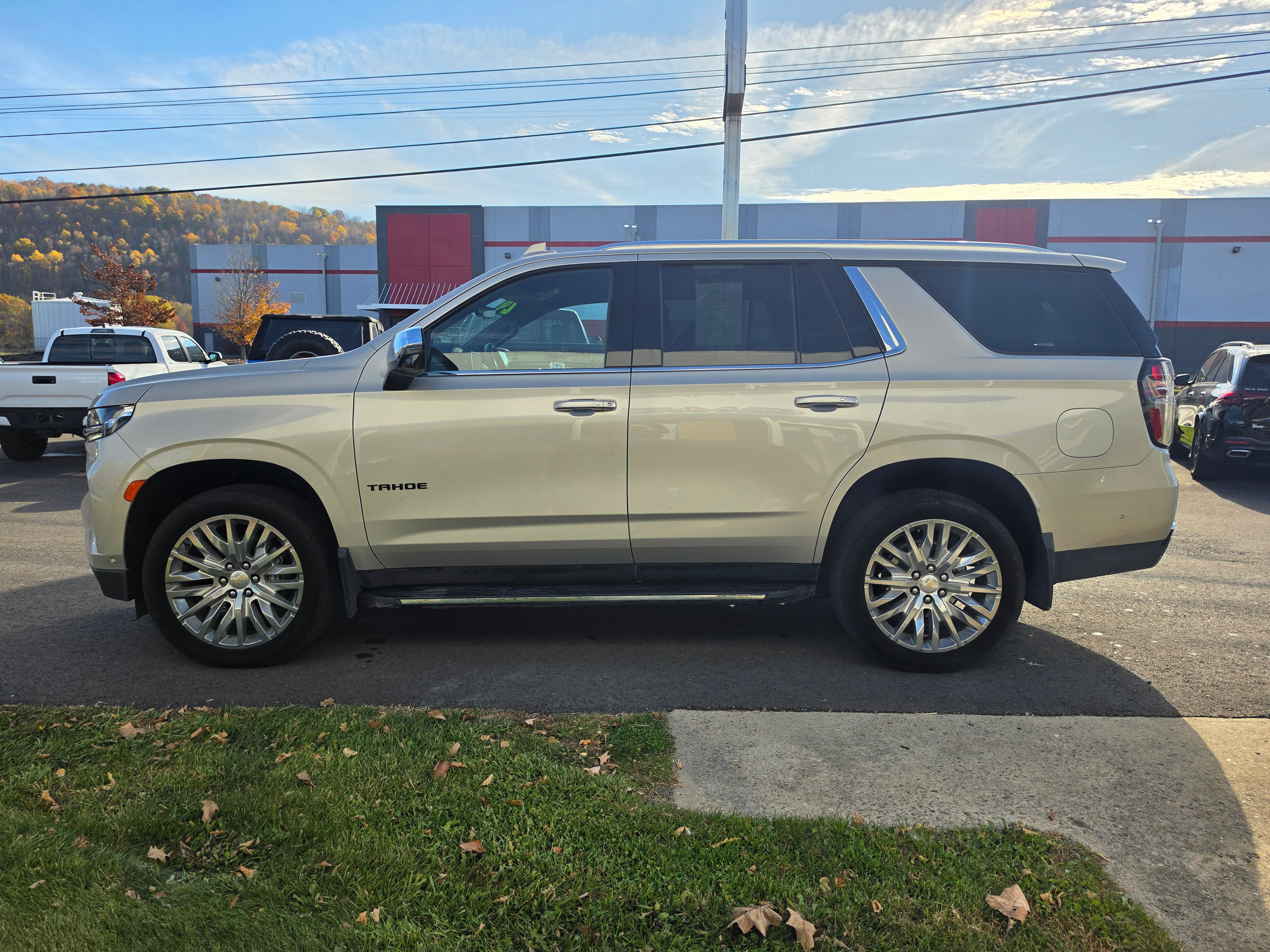 Used 2024 Chevrolet Tahoe Premier w/ Advanced Technology Package AWD/4WD image 7