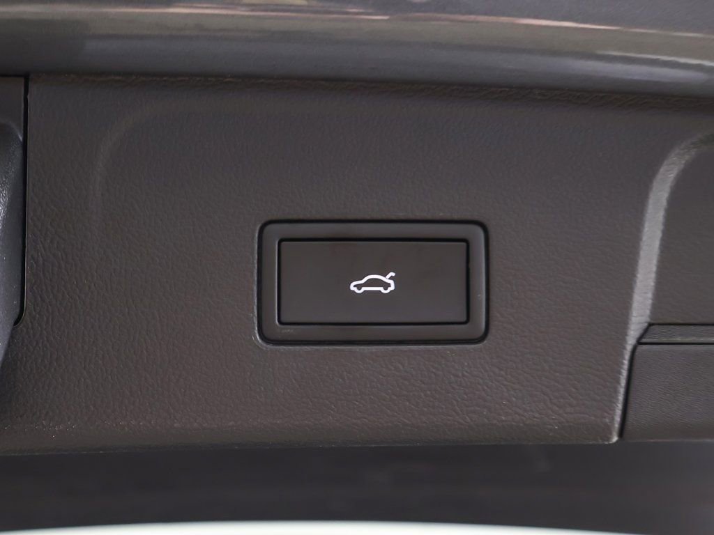 Used 2025 Volkswagen Atlas SE image 53